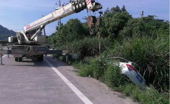 临城重载吊车救援